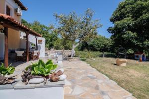 Harikleia & Maria Kefalas Land