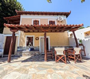 Harikleia & Maria Kefalas Land