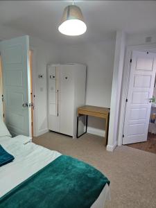 Double Bedroom in Dartford central- Private Toilet & Bathroom