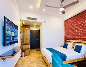 Pine View Luxury Resort with Mountain View & Premium Rooms