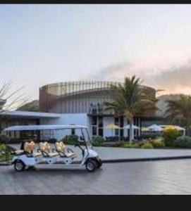 Villa biển Oceanami B805 - Ô tô đậu trước cửa nhà