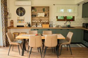 Country Gold Holiday Home