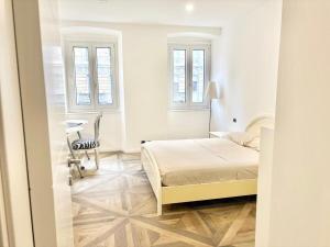Prisma Suite, A stones throw from the station
