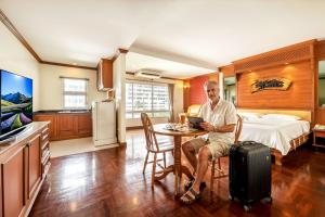 Studio Suite by Royal Ivory Nana