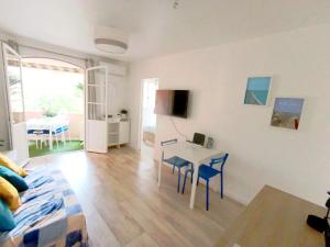 Appartement 2 pièces avec Balcon, Clim et Parking au Port de Hyères