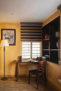 Hanoian Old Style Apt Free Parking Old Quarter