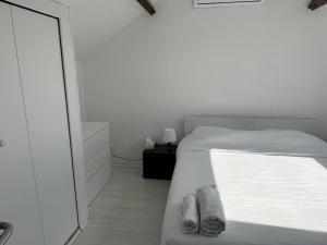 Maison Mont Valérien Spacious Family and Business Stay with AC and Parking, near Paris La Défense