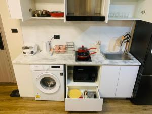 The one E pool view facing the large swimming pool community 3 minutes walk to Central Festival