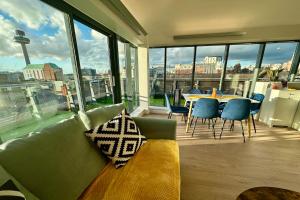 City Centre Penthouse on Concert Square with City Views