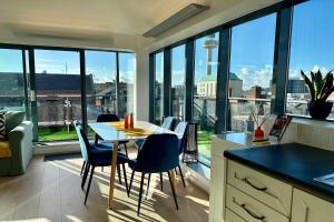 City Centre Penthouse on Concert Square with City Views