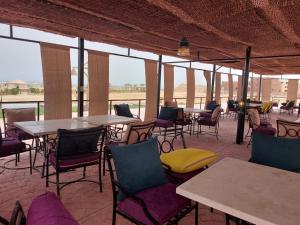 شاليه ثلاث غرف مكيف ومجهز بالكامل