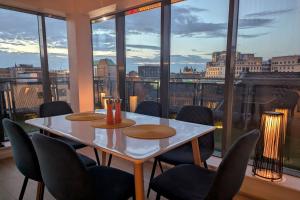 City Centre Penthouse on Concert Square with City Views