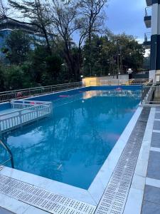 Westlands - Haus of Joe , Luxurious One-bed with a Pool & Gym, Nairobi Expressway views Closer to the UN and Sarit center