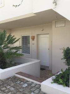 Apartment with pool close to beach