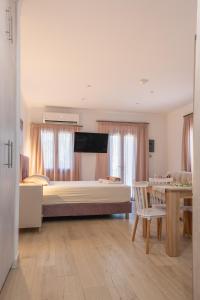 Myrina Retreat - Golden Sun