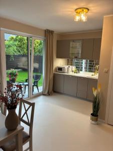 Deluxe Apartament z kuchnią i parkingiem na wyłączność