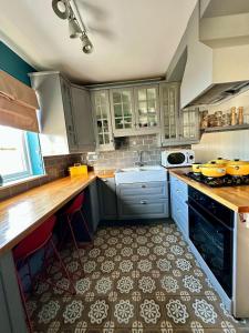 Dog-friendly Seaview Apartment