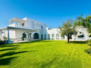 Charming Luxury Villa Poolside Paradise in Nature