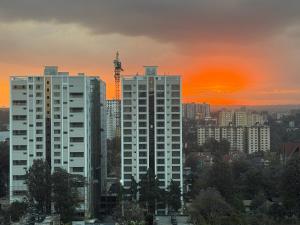 Elegant Wilma Towers Stay - Golden Sunsets & Ngong Hills views