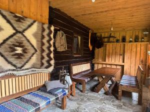 Petrashiv Cottage Behind the River