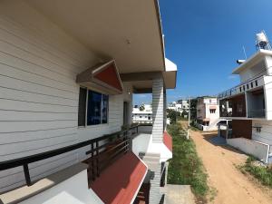 Happy Holiday inn service apartment