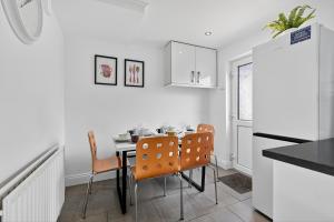 Hillsborough Home from Home, Garden and 2x Parking by StayByNumbers