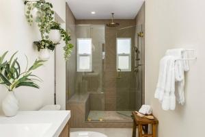 The Swell Oceanview Designer Stay Hot Tub