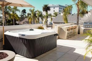 The Swell Oceanview Designer Stay Hot Tub
