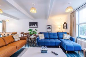 Stunning 3BR Townhouse, Terrace, Games, Free Parking