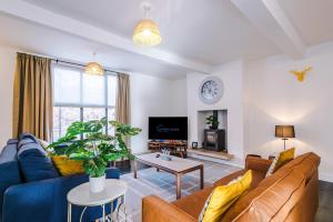 Stunning 3BR Townhouse, Terrace, Games, Free Parking