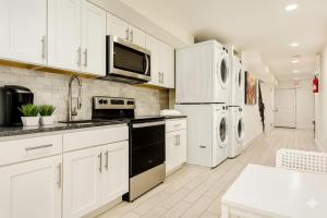 Bright Downtown Room near Yale & East Rock!