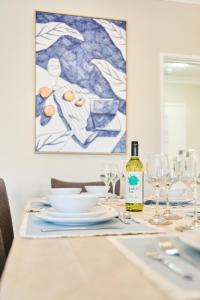 Central Perth Apartment with Pool