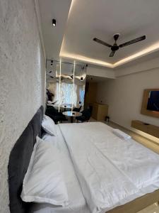 Hazratganj Hideaway