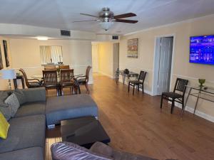 Very nice 2 bedroom 2 bath Condo