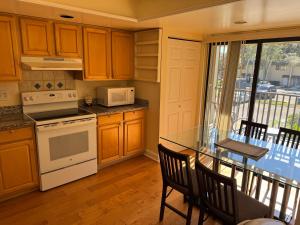 Very nice 2 bedroom 2 bath Condo