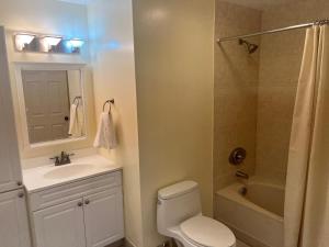 Very nice 2 bedroom 2 bath Condo