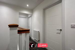 Spacious 4 Bedroom House for 8 Guests Ideal for Families and Contractors, WIFI and Free Parking