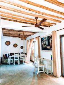 Luxury Mnemba Villa with Private Pool 100m to Beach