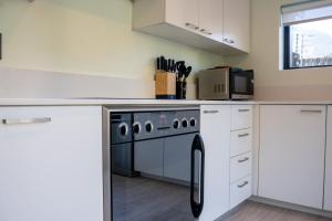 Protea Living Suite - Private Apartment with pool, internet, parking and gym