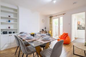 4 BDR I sleeps 8 I Wi-FI I Free Parking I Central