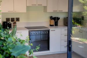 Protea Living Suite - Private Apartment with pool, internet, parking and gym