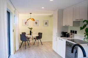 Protea Living Suite - Private Apartment with pool, internet, parking and gym