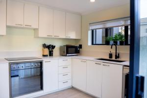 Protea Living Suite - Private Apartment with pool, internet, parking and gym