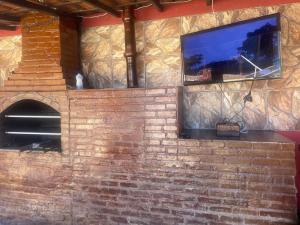 Casa ampla pé na areia a 100 passos do mar com roupa de cama, salão de jogos, churrasqueira e piscina