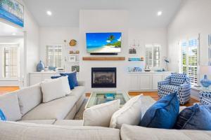 Summer Breeze Previously Holiday Linn home