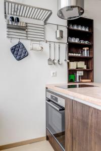 Modern 1BDMApartment Near Shopping Mall & Metro