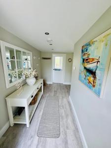 Seaside Getaway - Roebuck Cottage