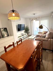 Alhambra Tropical - Deportes, comercios, relax y playa muy próxima