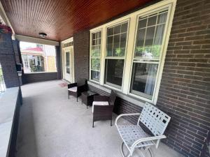 Southern Charm Private Queen Bedroom Suite 2