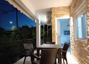 INDEPENDENT RESIDENCE WITH a VIEW